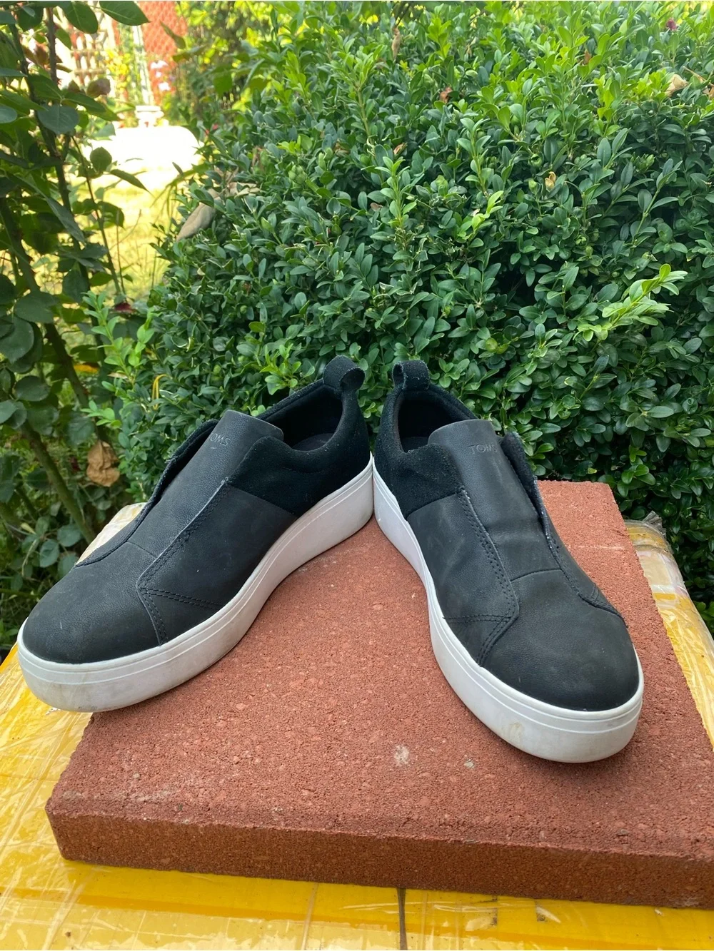 Toms Women’s Black Slip-On Platform Sneakers Size 6.5